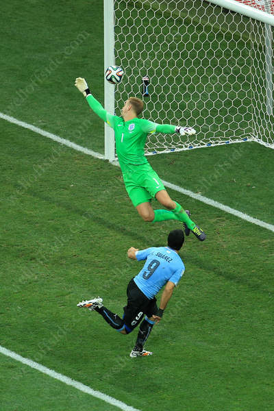 Luis Suarez scores Uruguay's 1st goal past a helpless Joe Hart